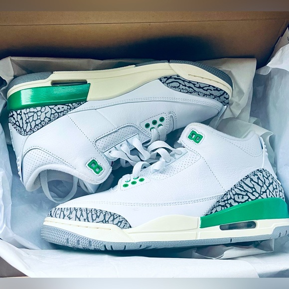 ✨ SOLD ✨Air Jordan 3 Retro
(‘Lucky Green’), Women’s Size 7.5 / Men’s 6: $200 - Picture 10 of 10